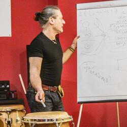 Il ritmo tribale_workshop in percussioni con Giovanni Imparato